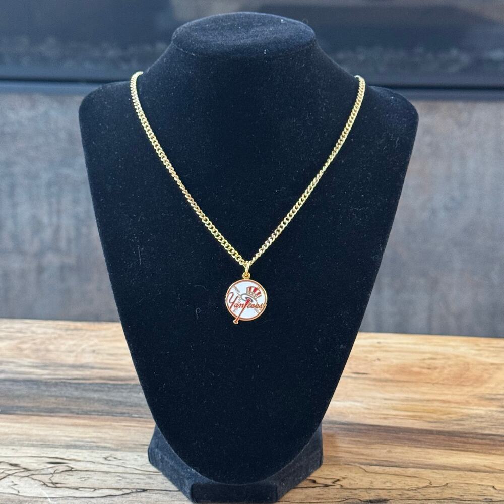 Vintage 2002 Peter David New York Yankees Necklace 1" Enamel Pendant 20" Chain